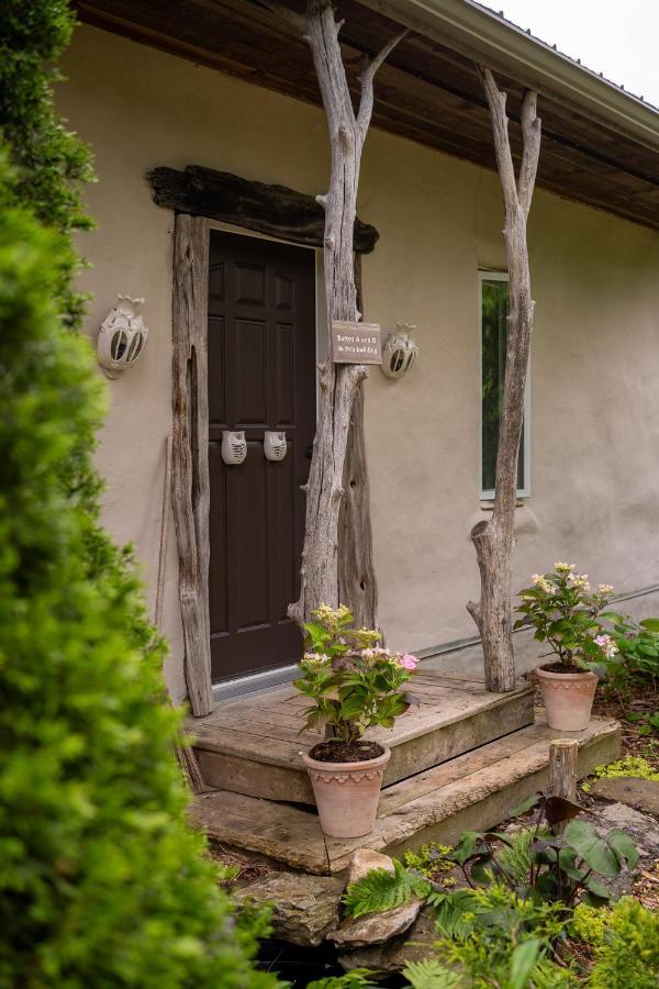 Owl'S Nest Suites Carrying Place エクステリア 写真