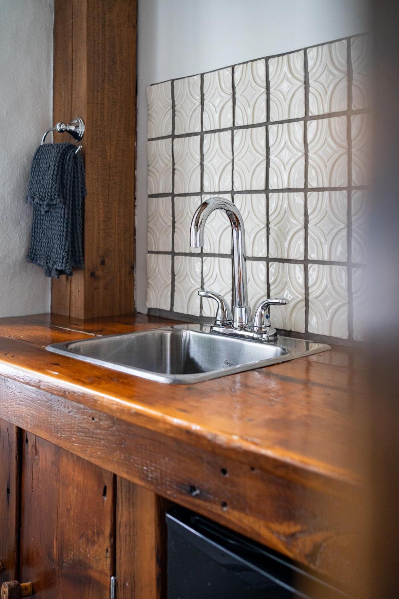 Owl'S Nest Suites Carrying Place エクステリア 写真