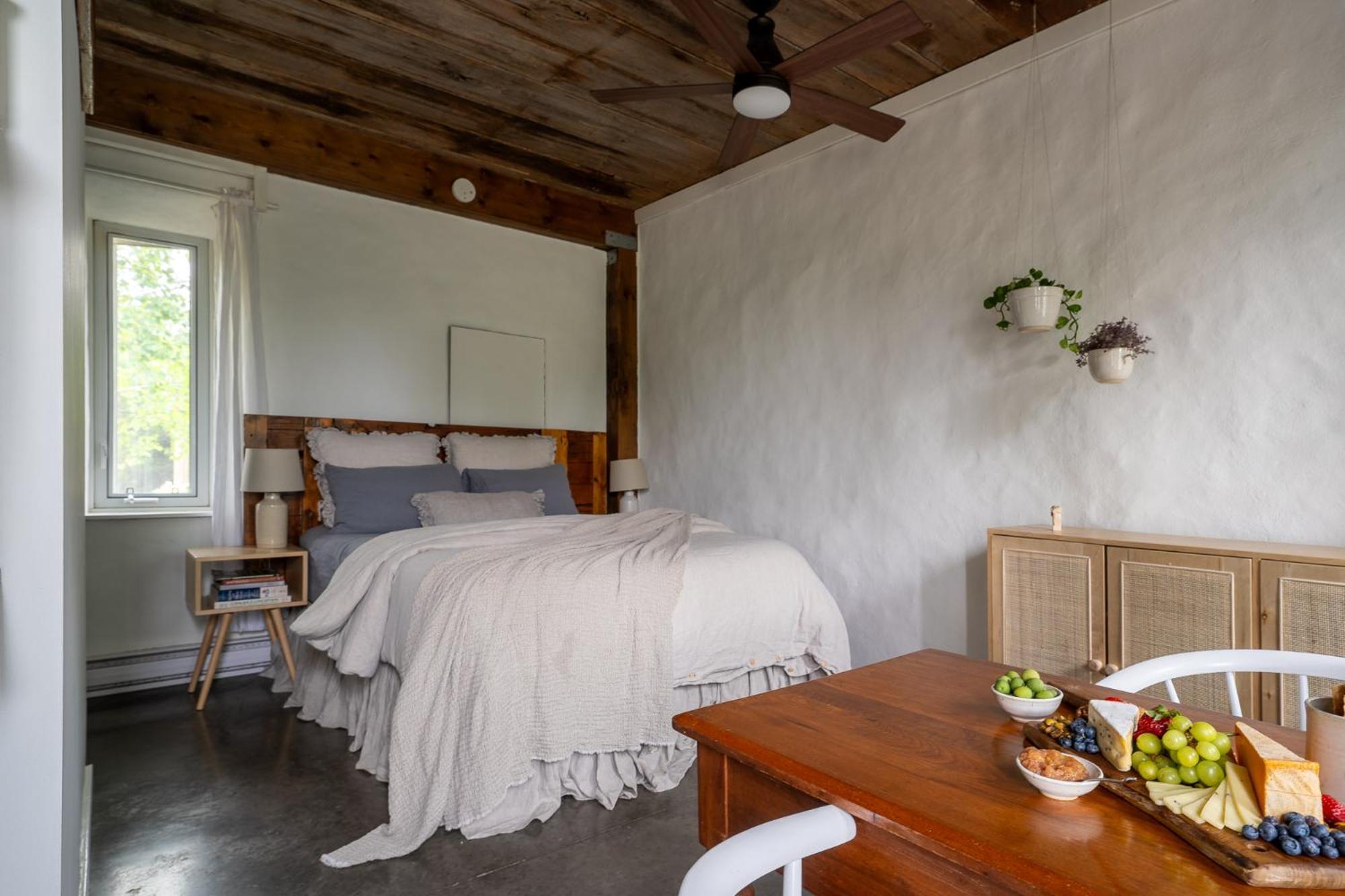 Owl'S Nest Suites Carrying Place エクステリア 写真