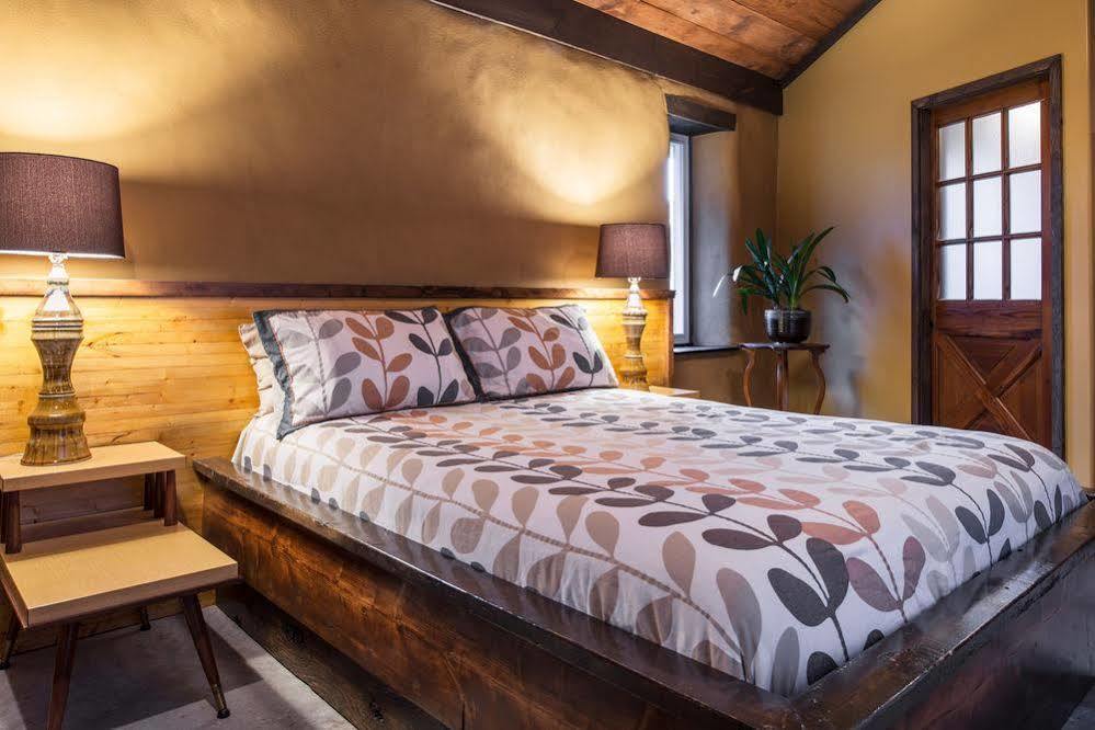 Owl'S Nest Suites Carrying Place エクステリア 写真